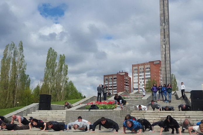 Отжимались до победного (+фото)